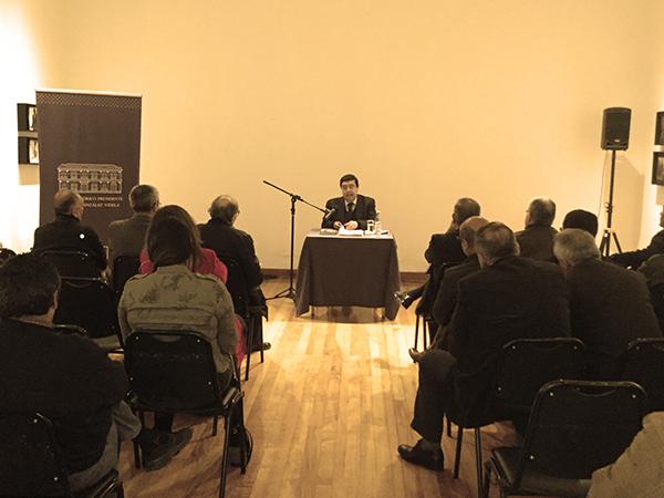 Historiador Alejandro San Francisco conferencia en seminario de La Serena.